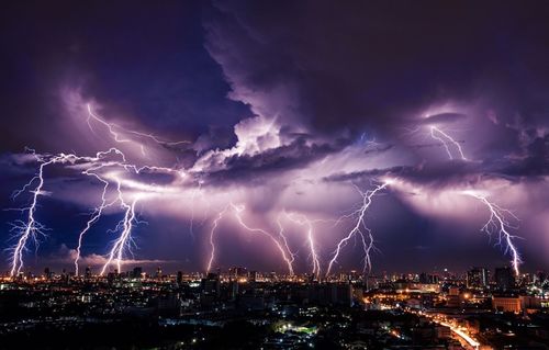 雷电(打雷的时候雷电有多少伏电压啊)